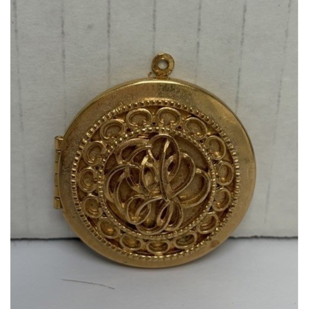 Vintage Filigree Large Ornate Locket Gold Tone‎ Pendant